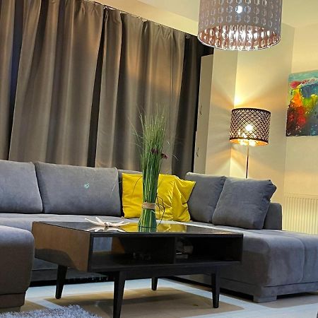 Apartment Happiness By Nicole Jutka, Visual Artist Olimp Εξωτερικό φωτογραφία