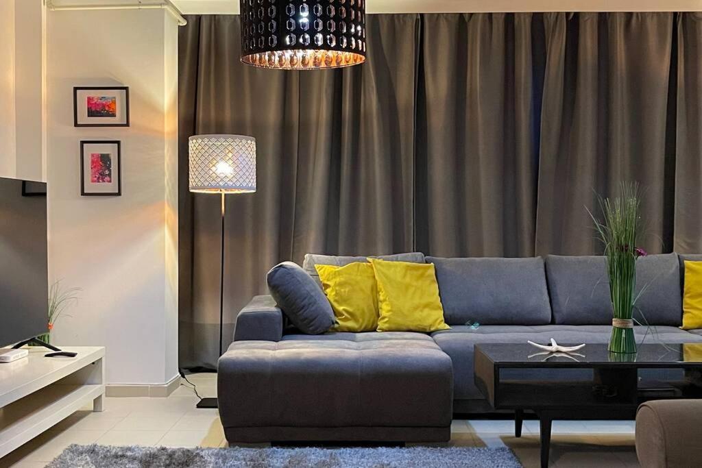 Apartment Happiness By Nicole Jutka, Visual Artist Olimp Εξωτερικό φωτογραφία