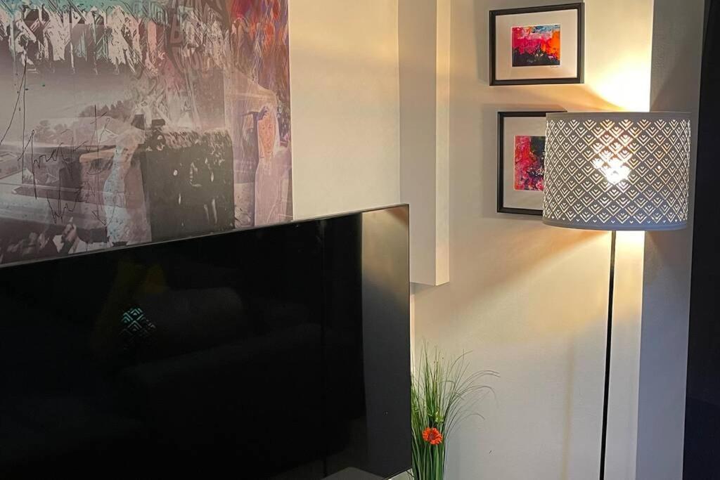 Apartment Happiness By Nicole Jutka, Visual Artist Olimp Εξωτερικό φωτογραφία