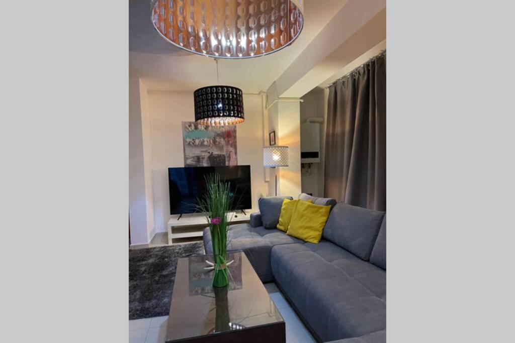 Apartment Happiness By Nicole Jutka, Visual Artist Olimp Εξωτερικό φωτογραφία