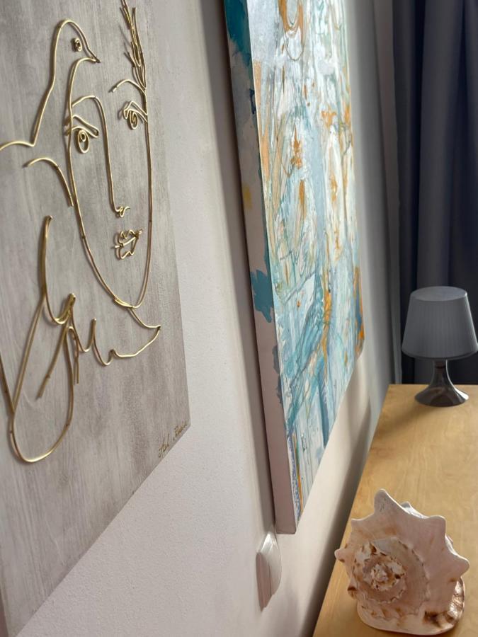 Apartment Happiness By Nicole Jutka, Visual Artist Olimp Εξωτερικό φωτογραφία