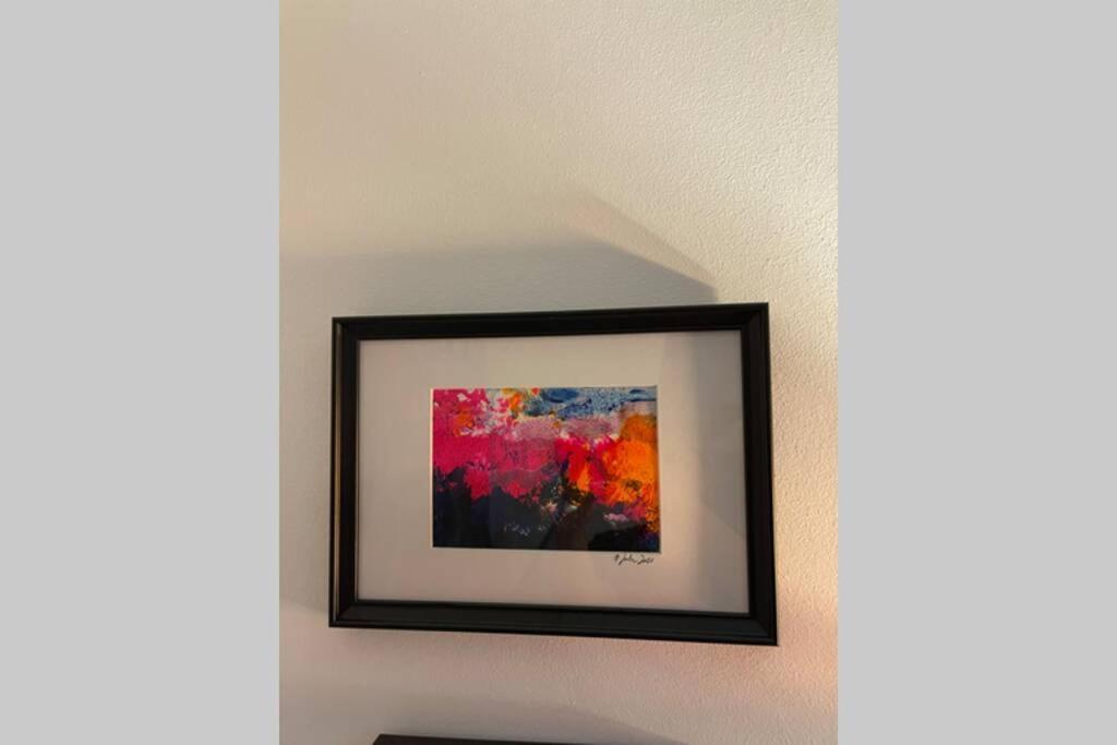 Apartment Happiness By Nicole Jutka, Visual Artist Olimp Εξωτερικό φωτογραφία