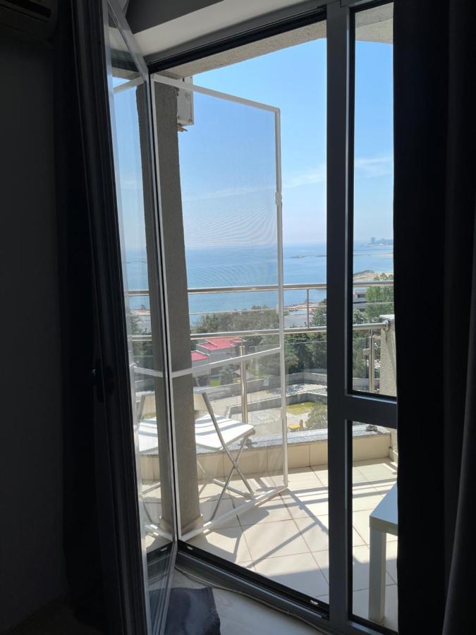 Apartment Happiness By Nicole Jutka, Visual Artist Olimp Εξωτερικό φωτογραφία