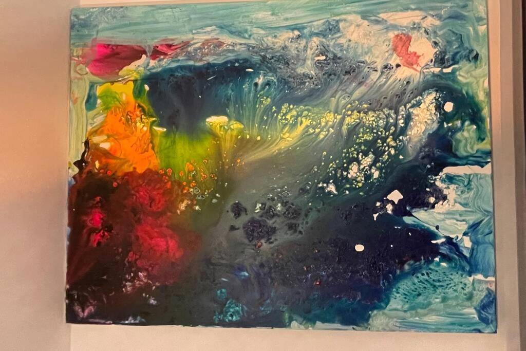 Apartment Happiness By Nicole Jutka, Visual Artist Olimp Εξωτερικό φωτογραφία