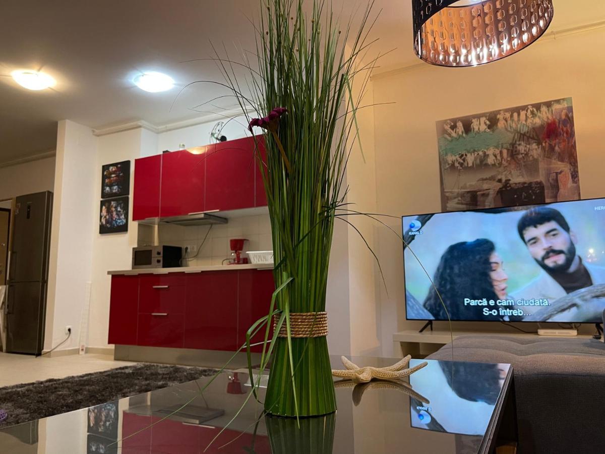 Apartment Happiness By Nicole Jutka, Visual Artist Olimp Εξωτερικό φωτογραφία