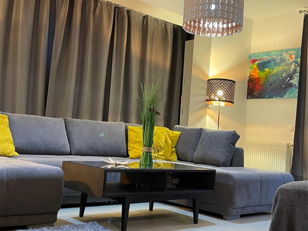 Apartment Happiness By Nicole Jutka, Visual Artist Olimp Εξωτερικό φωτογραφία