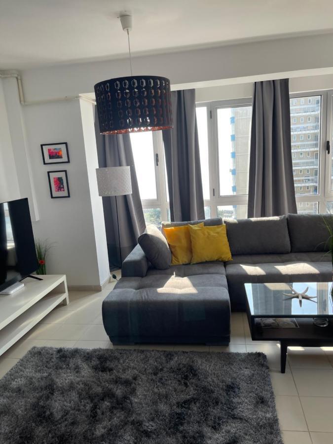 Apartment Happiness By Nicole Jutka, Visual Artist Olimp Εξωτερικό φωτογραφία
