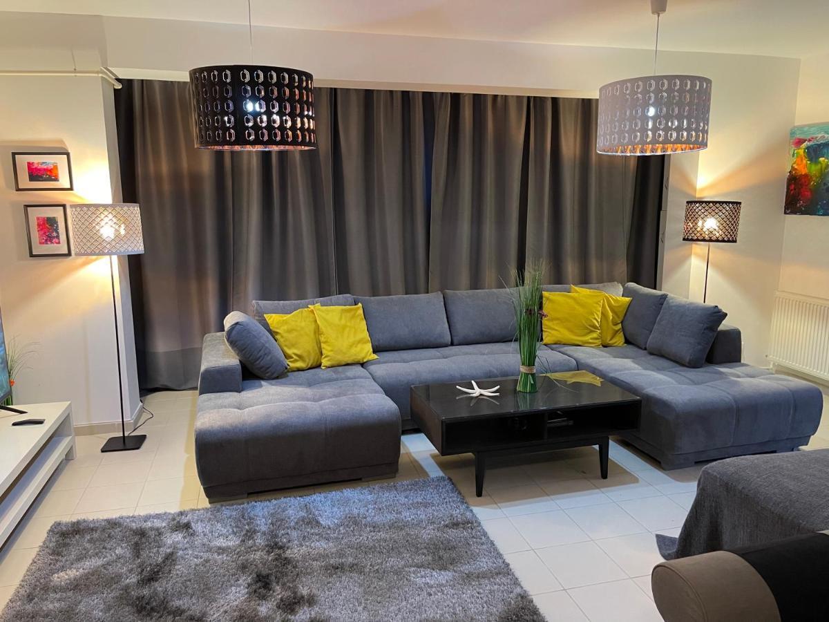 Apartment Happiness By Nicole Jutka, Visual Artist Olimp Εξωτερικό φωτογραφία