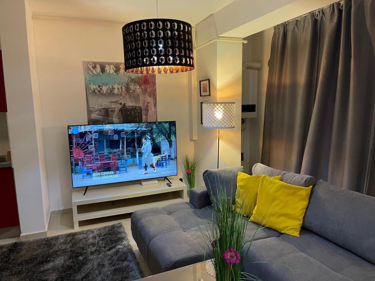 Apartment Happiness By Nicole Jutka, Visual Artist Olimp Εξωτερικό φωτογραφία