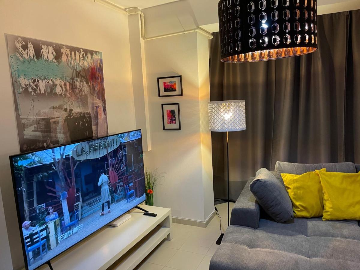 Apartment Happiness By Nicole Jutka, Visual Artist Olimp Εξωτερικό φωτογραφία