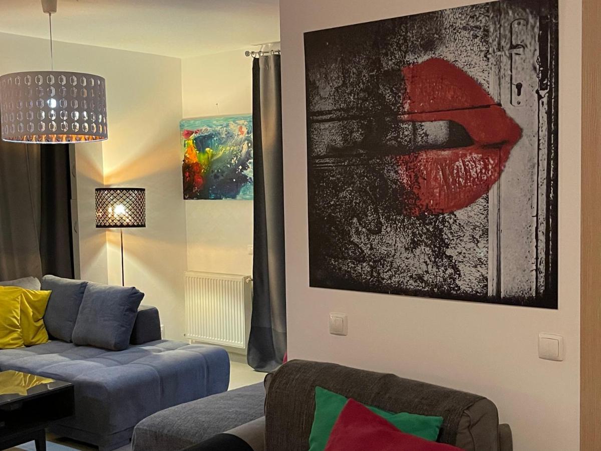 Apartment Happiness By Nicole Jutka, Visual Artist Olimp Εξωτερικό φωτογραφία