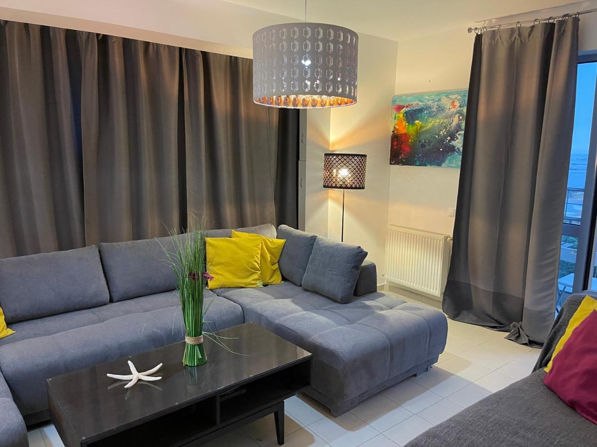 Apartment Happiness By Nicole Jutka, Visual Artist Olimp Εξωτερικό φωτογραφία