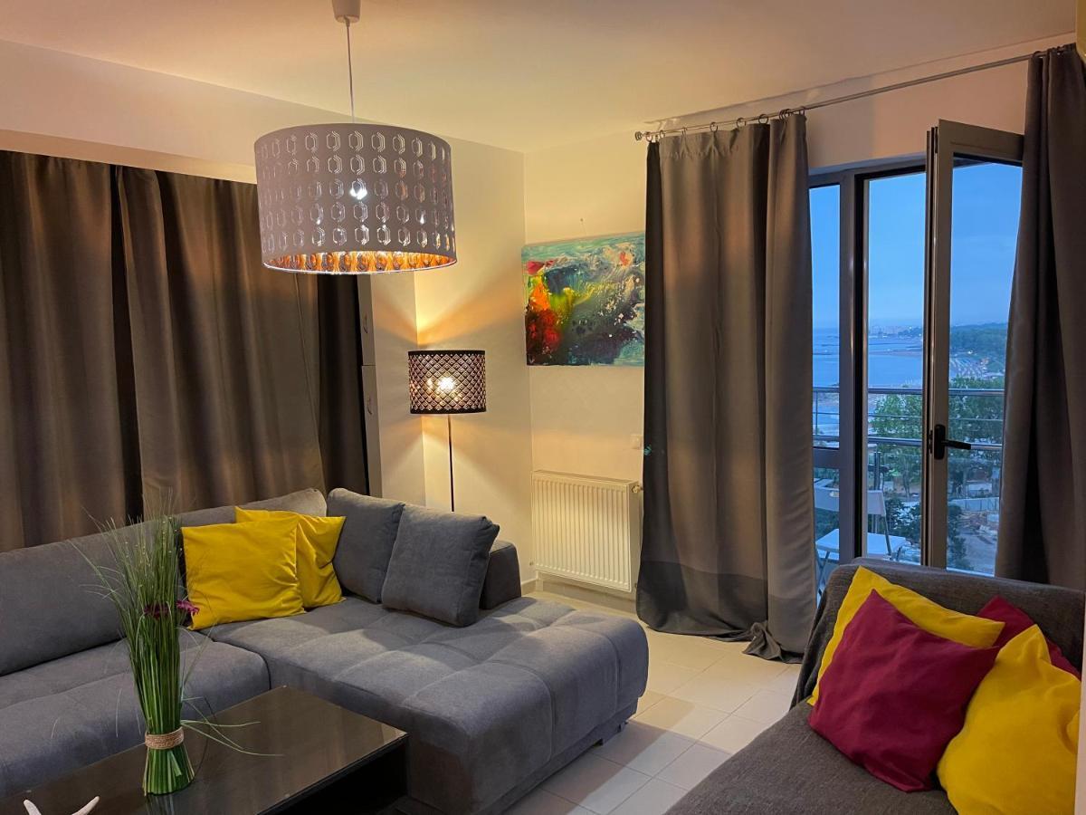 Apartment Happiness By Nicole Jutka, Visual Artist Olimp Εξωτερικό φωτογραφία